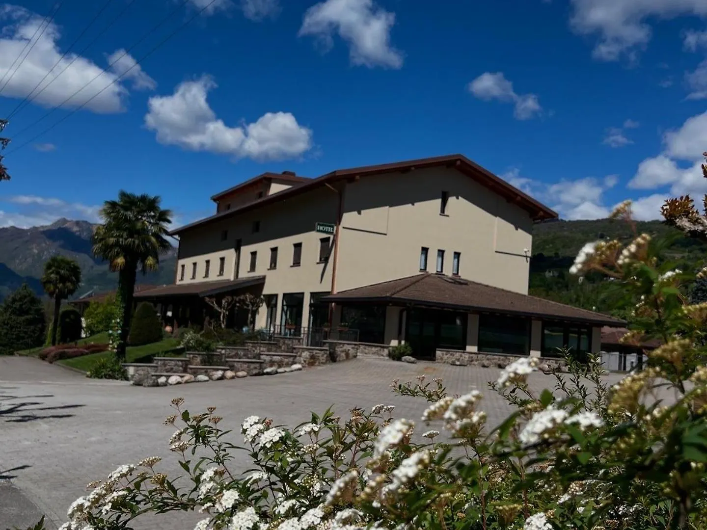 Hotel Merloni contacts